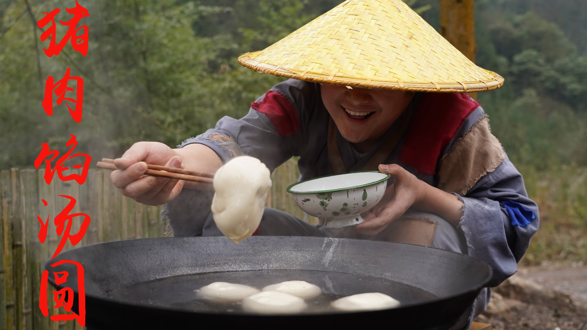 汤圆里包饺子馅是什么味道?看他的表情,这滋味一定不简单